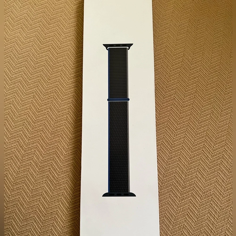 Brand New/Never Worn Apple Watch Strap for Apple Watch SE & Apple Watch Series 6